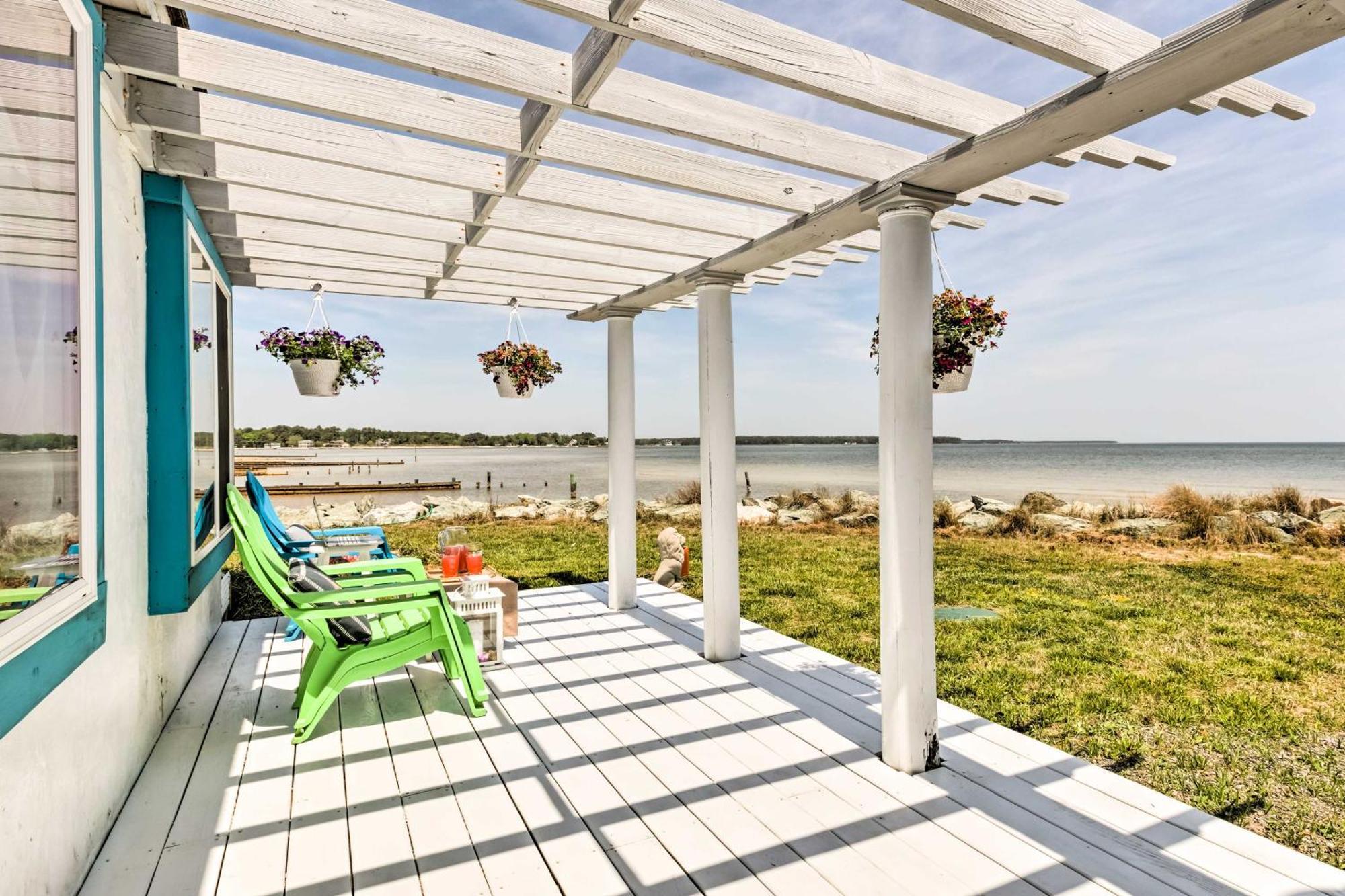 Oceanfront White Stone Cottage With Private Beach! 外观 照片