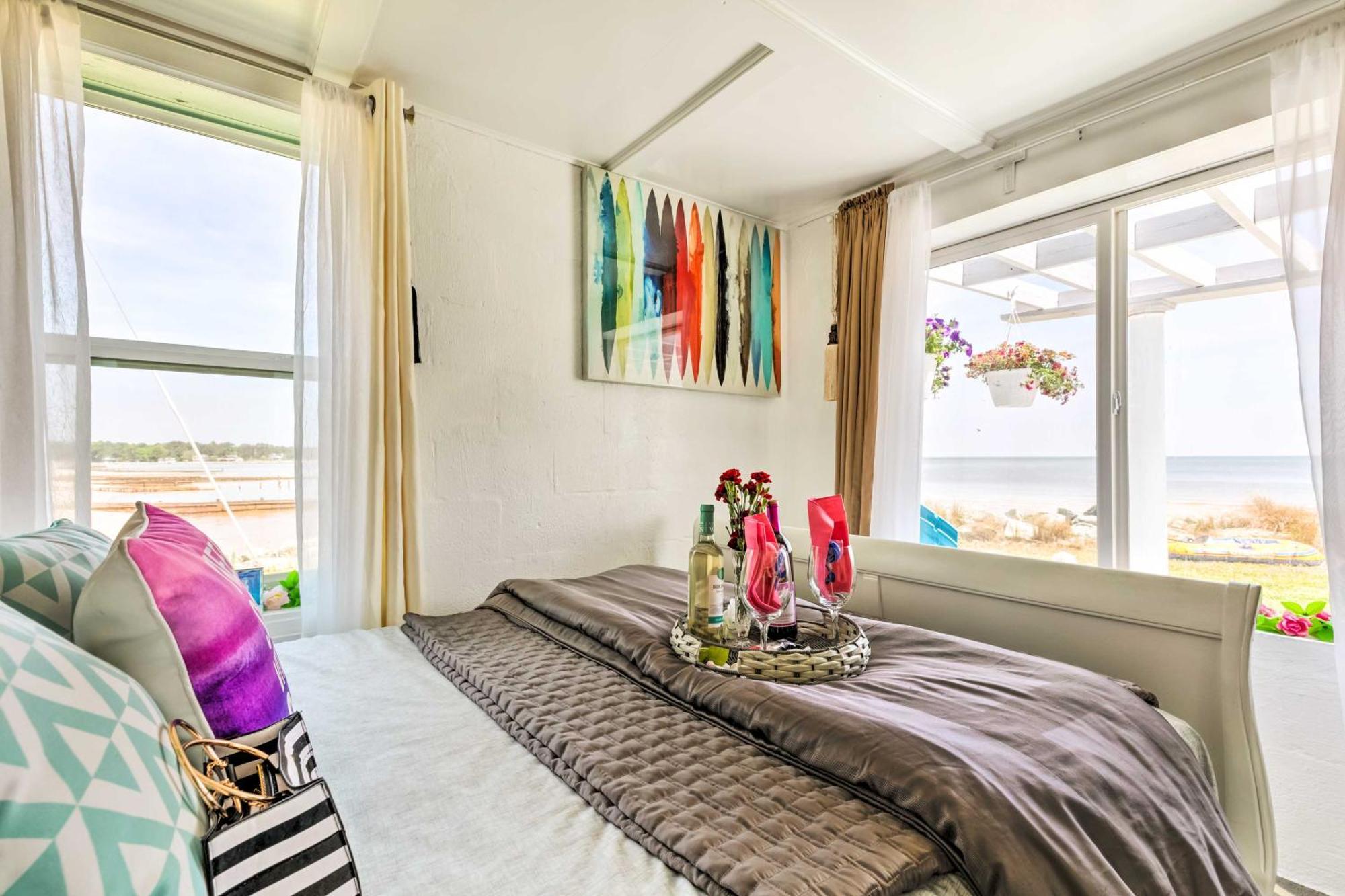 Oceanfront White Stone Cottage With Private Beach! 外观 照片