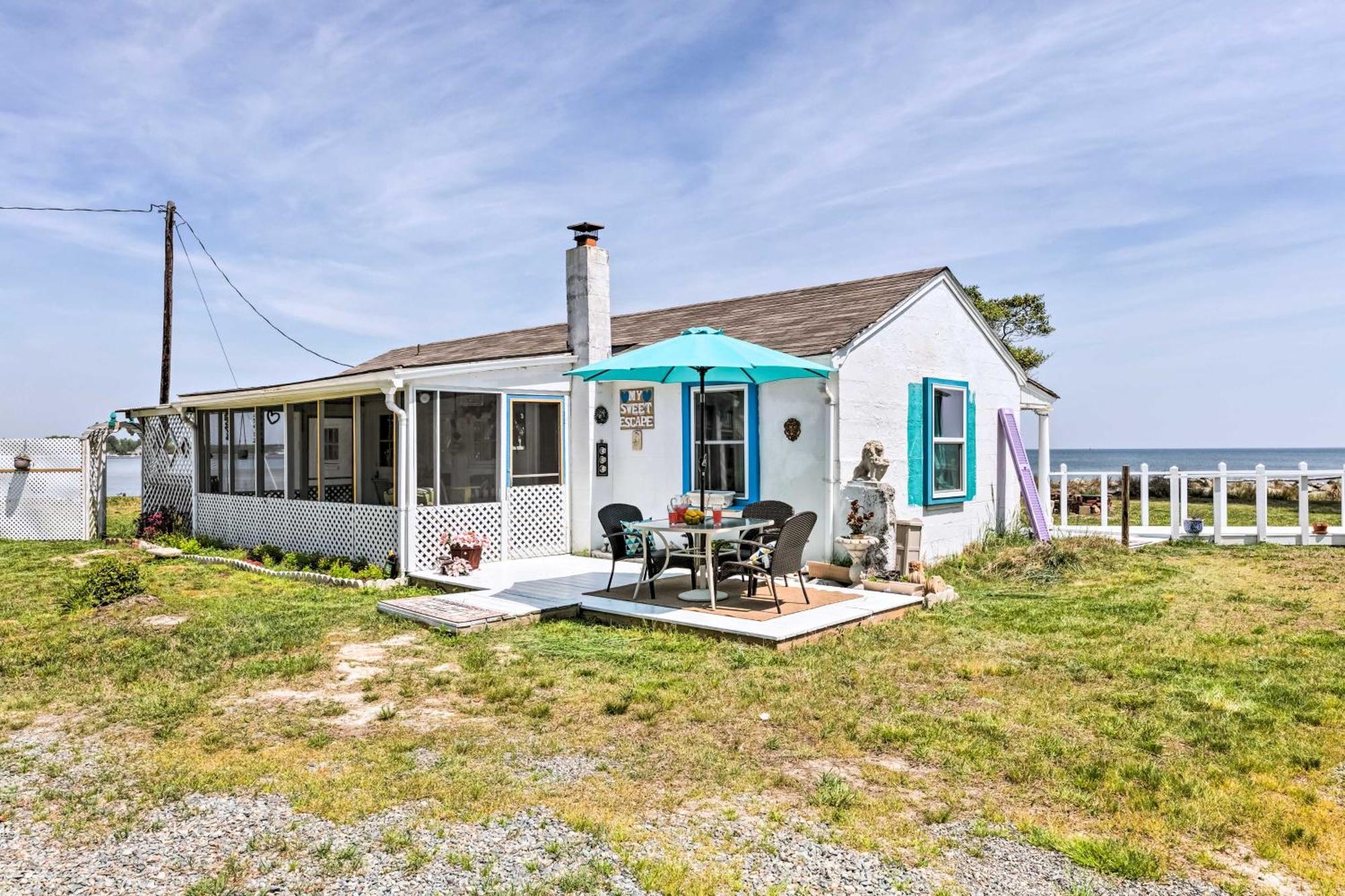 Oceanfront White Stone Cottage With Private Beach! 外观 照片