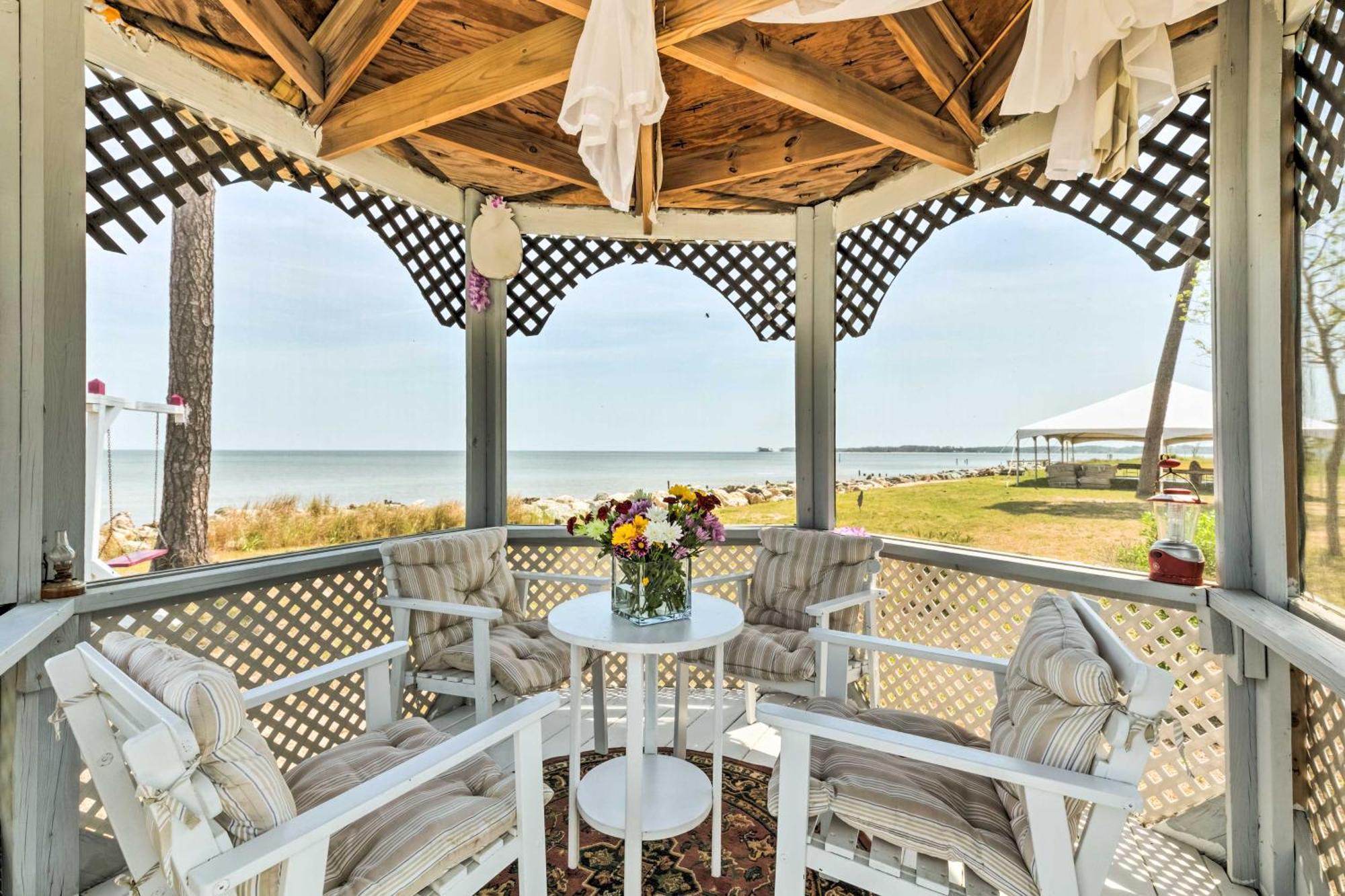 Oceanfront White Stone Cottage With Private Beach! 外观 照片