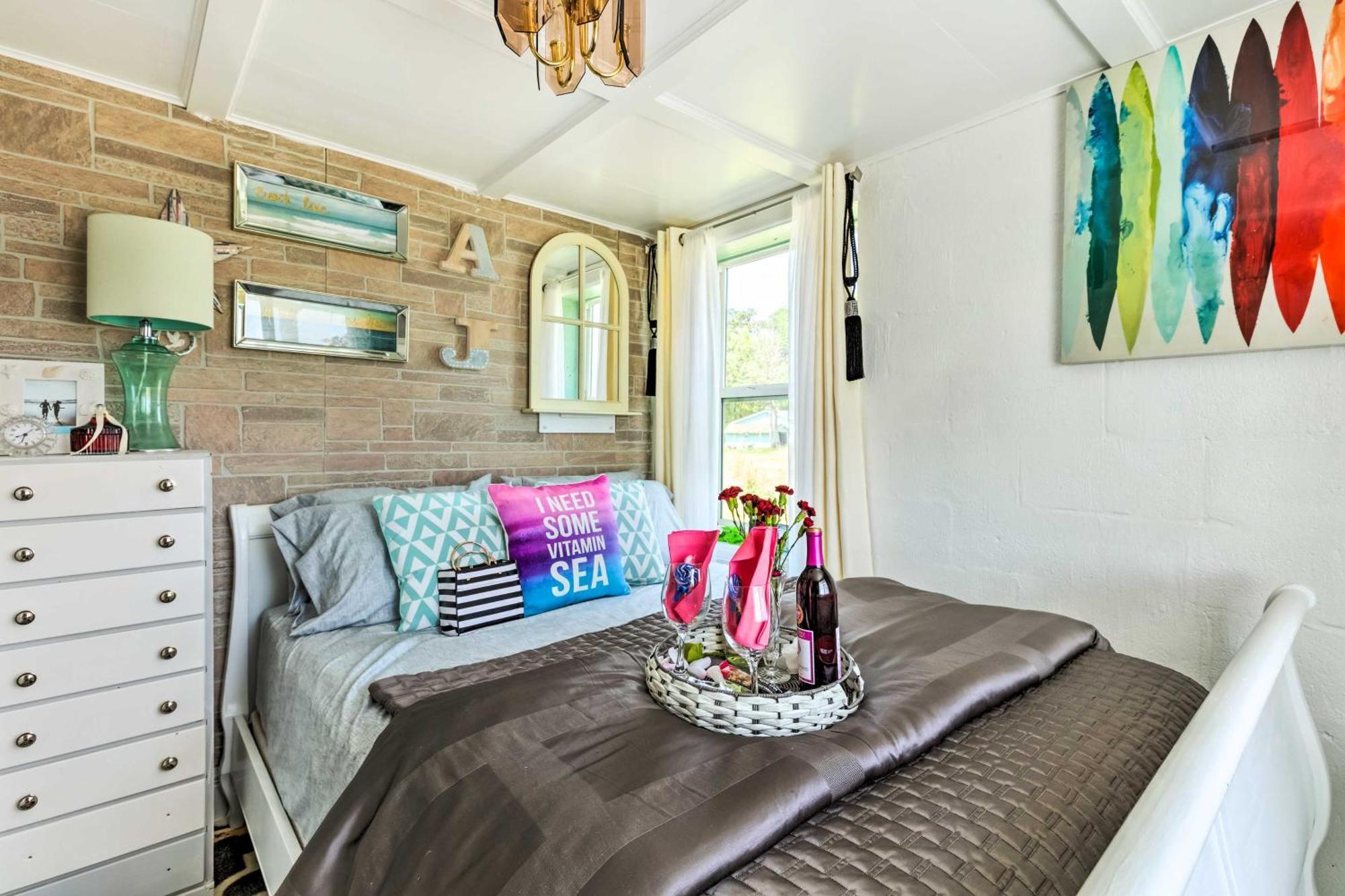 Oceanfront White Stone Cottage With Private Beach! 外观 照片