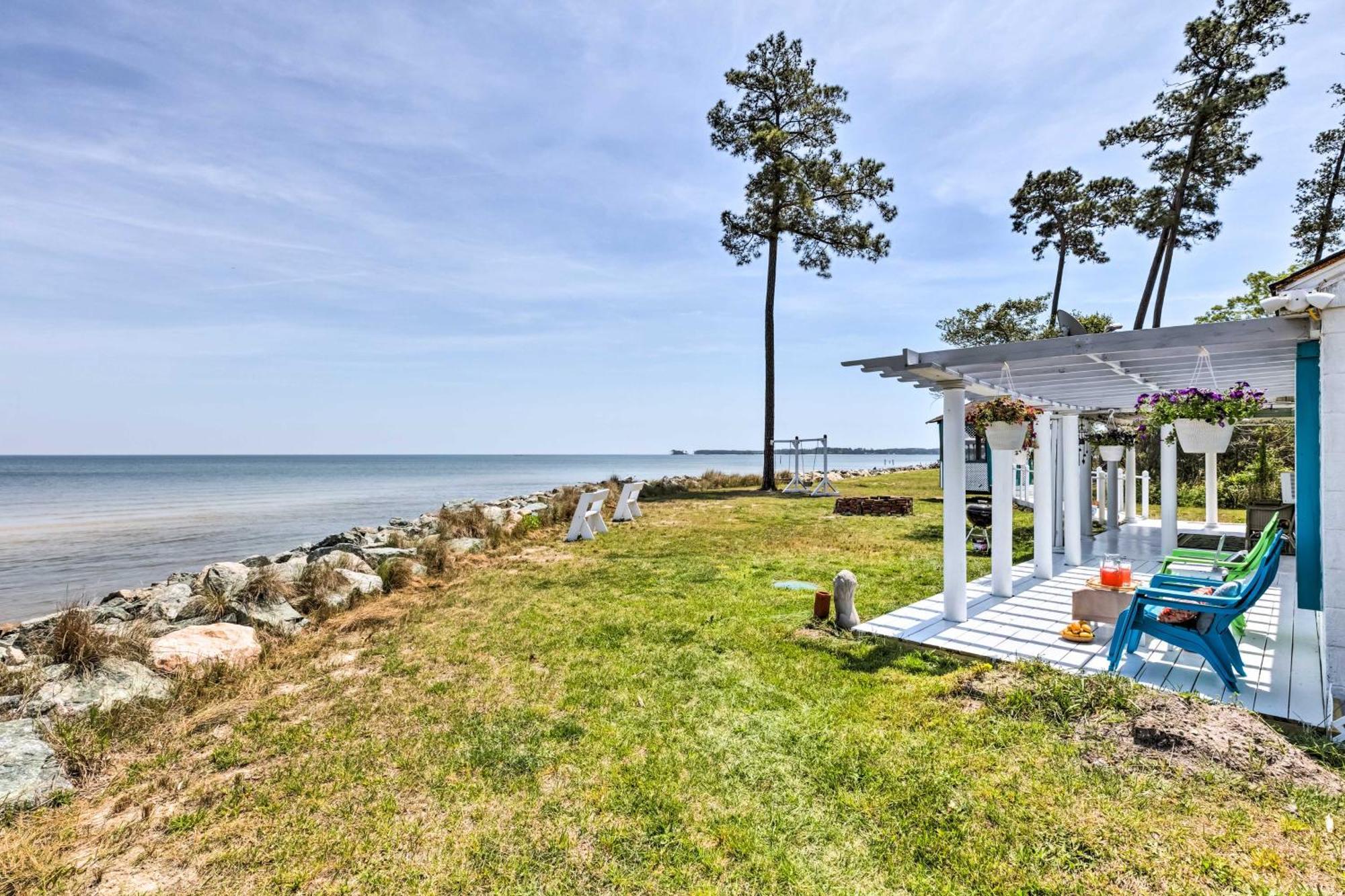 Oceanfront White Stone Cottage With Private Beach! 外观 照片