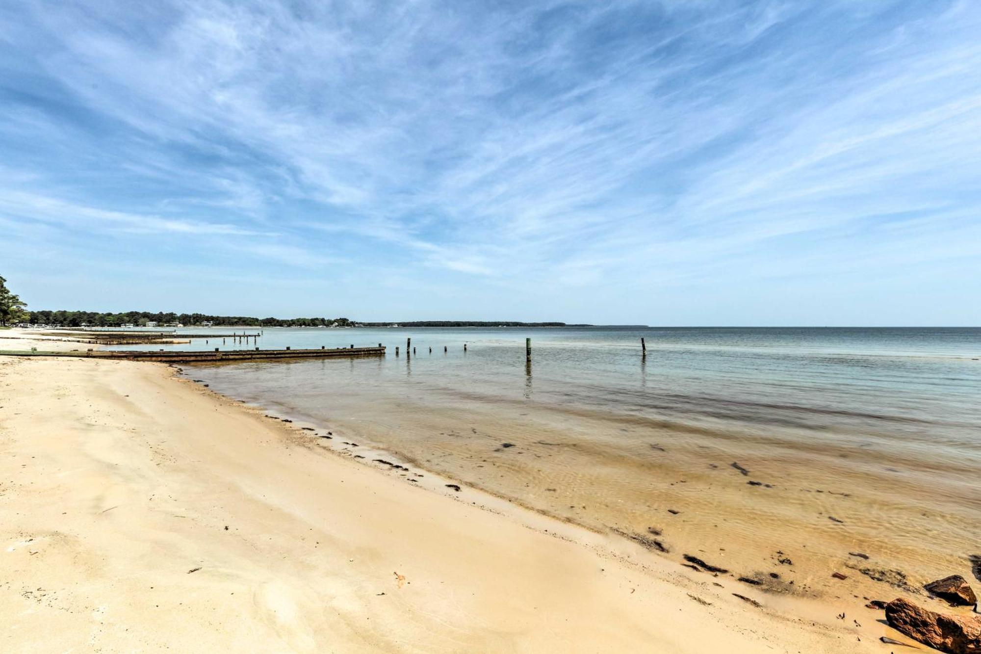 Oceanfront White Stone Cottage With Private Beach! 外观 照片