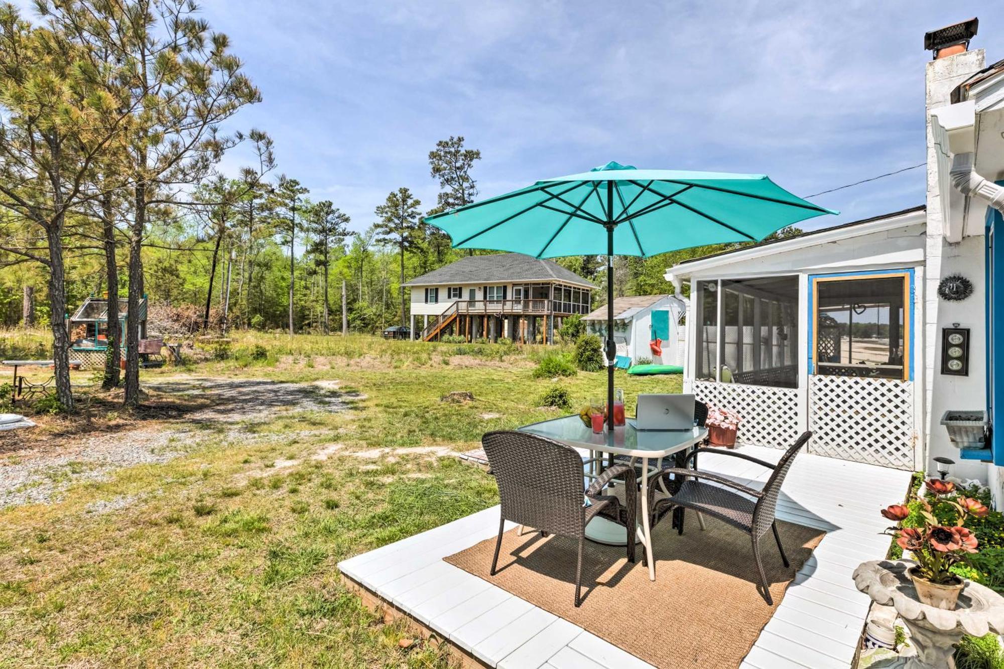 Oceanfront White Stone Cottage With Private Beach! 外观 照片