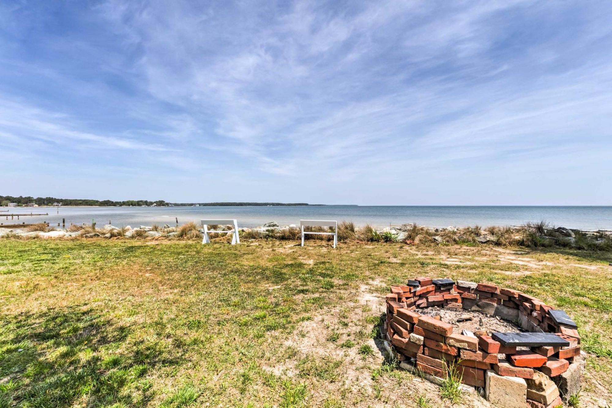 Oceanfront White Stone Cottage With Private Beach! 外观 照片