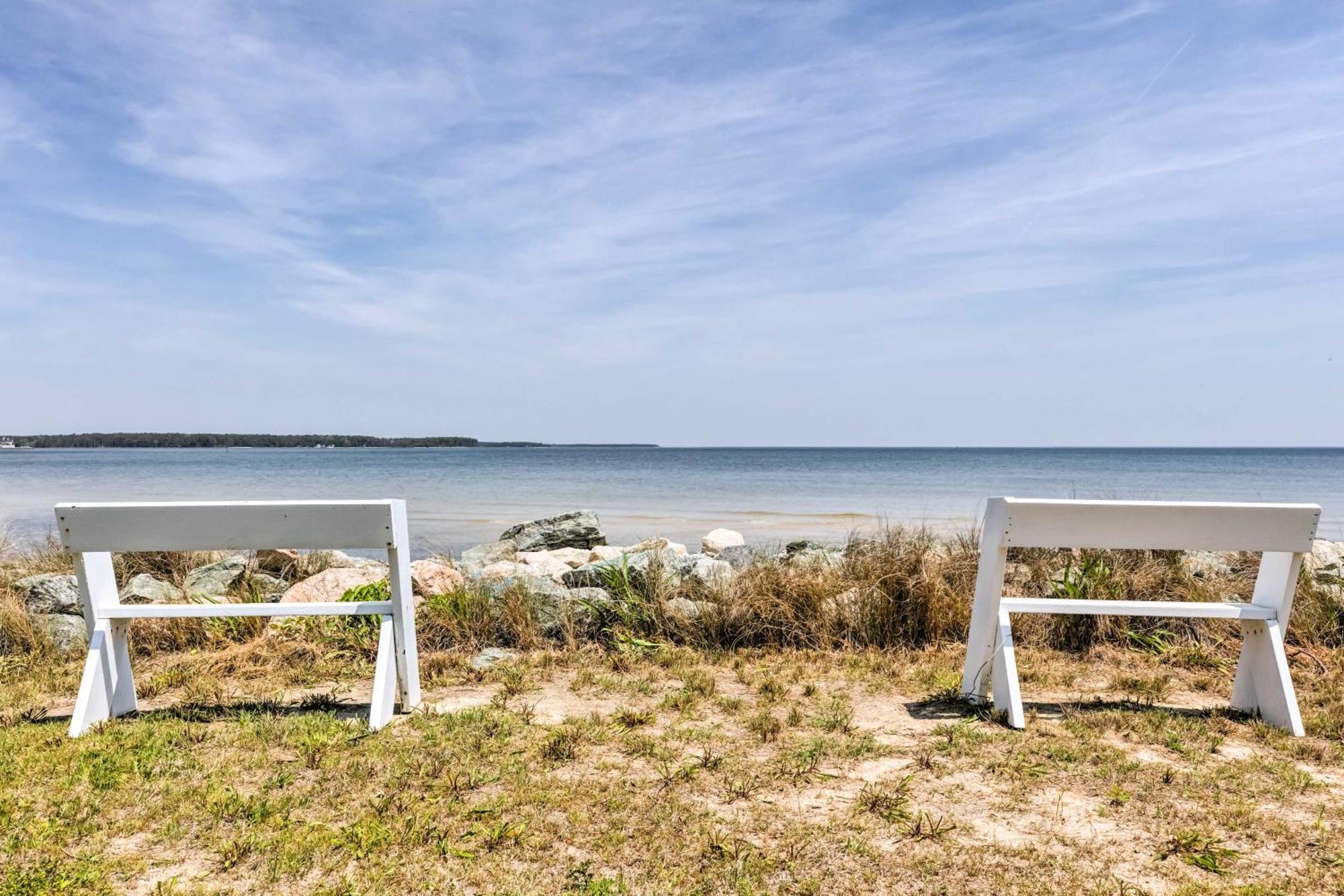 Oceanfront White Stone Cottage With Private Beach! 外观 照片