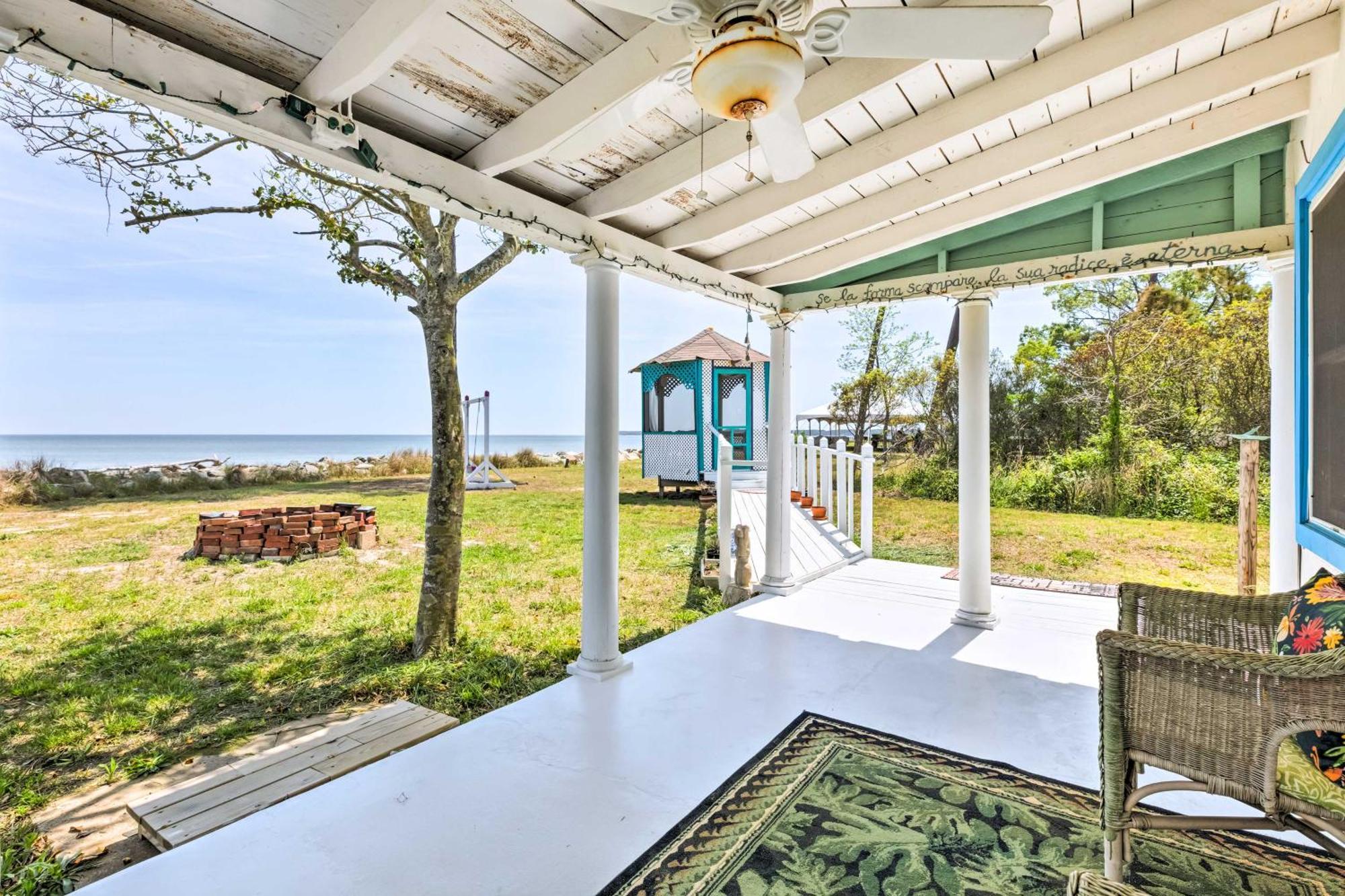 Oceanfront White Stone Cottage With Private Beach! 外观 照片