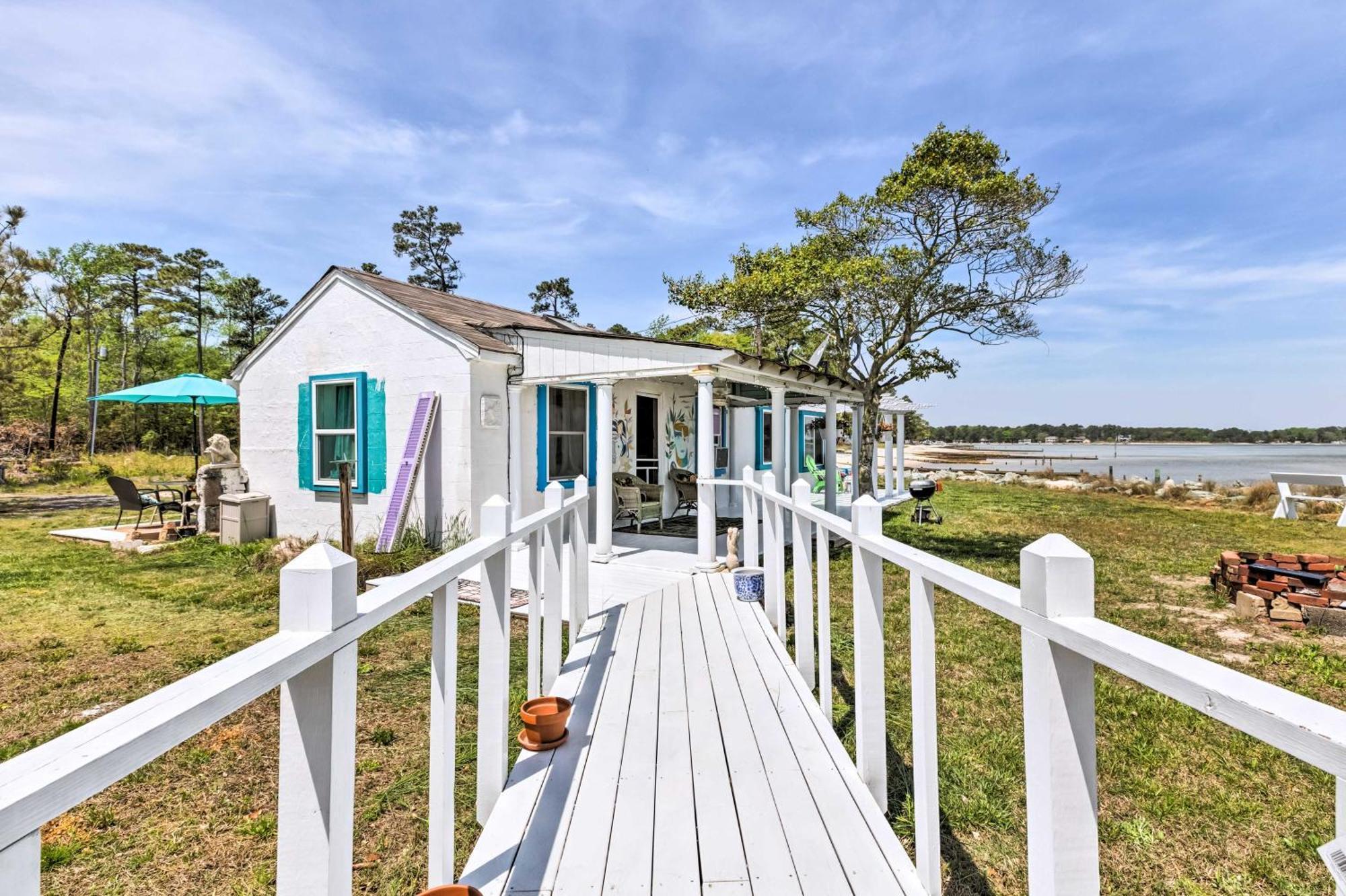 Oceanfront White Stone Cottage With Private Beach! 外观 照片